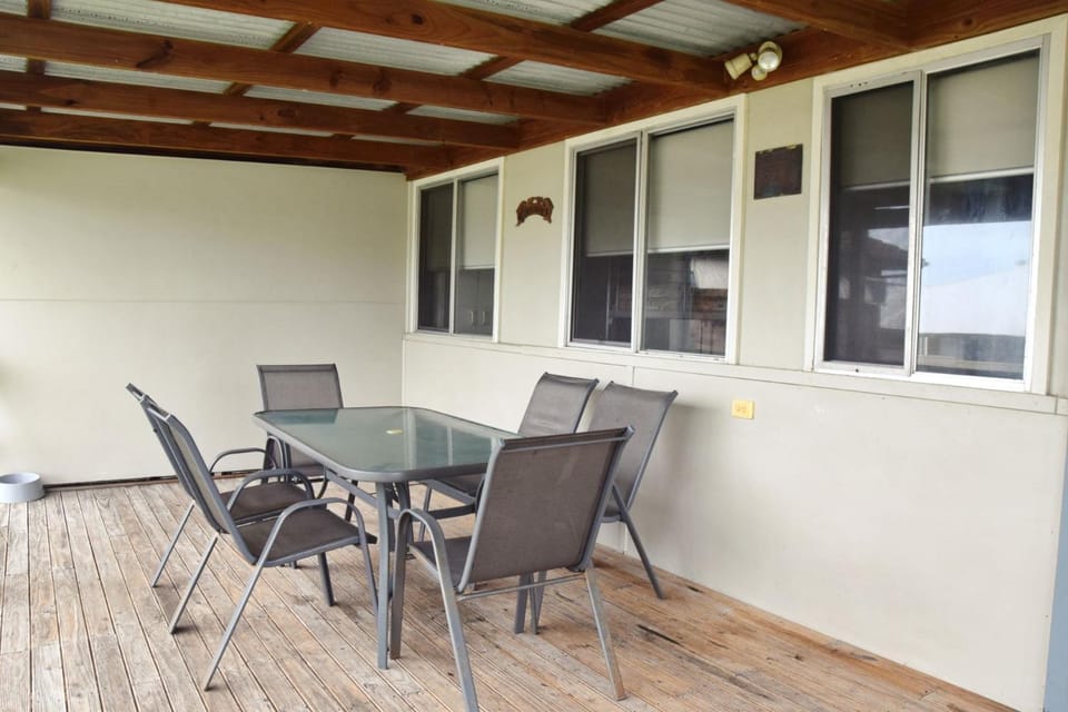 Sunshine Cottage - Bring your own linen. House in South West Rocks