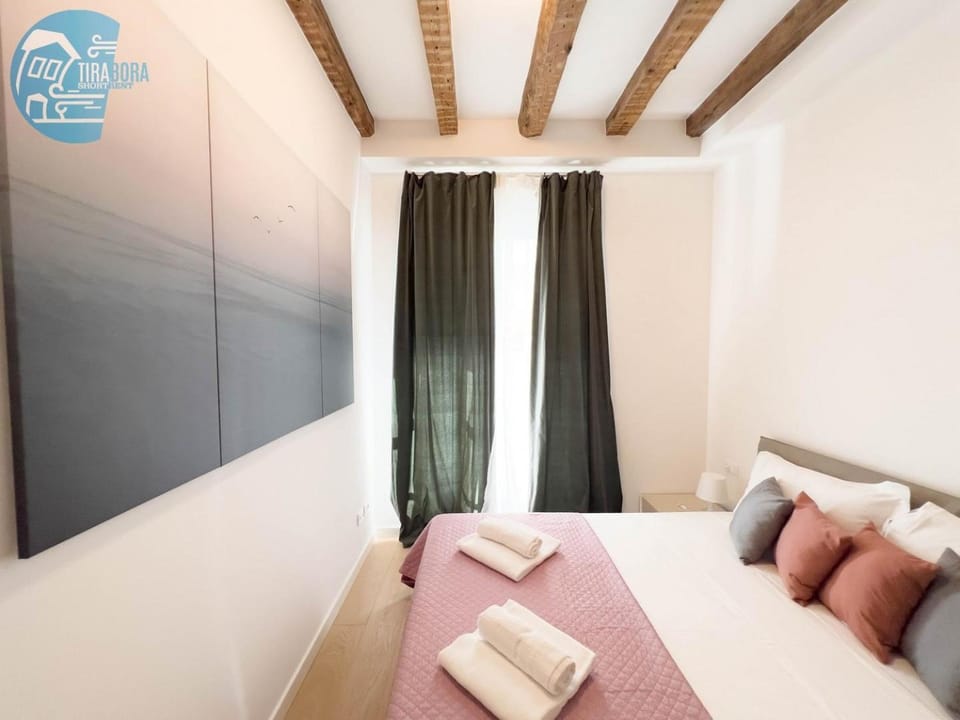 Cavana 5 Tirabora Short Rent Apartment in Trieste