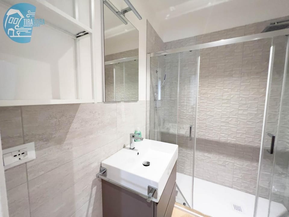 Cavana 5 Tirabora Short Rent Apartment in Trieste