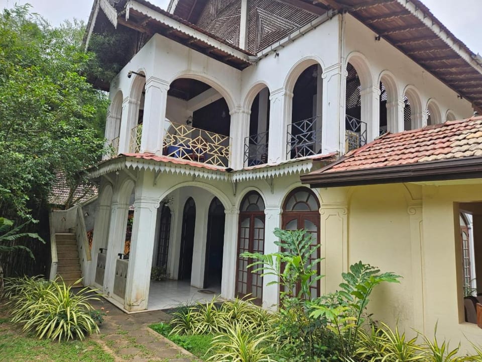 Property building, Restaurant/places to eat, Day