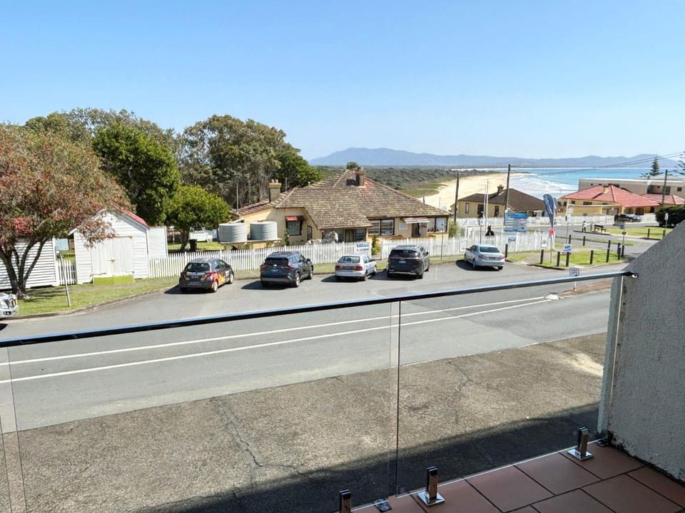 Ocean View 1 - Bring your own linen. Apartment in South West Rocks
