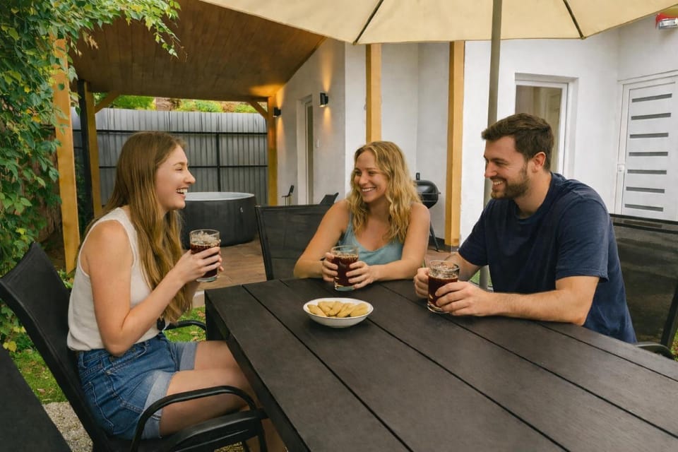 Patio, Dining area, Guests, group of guests