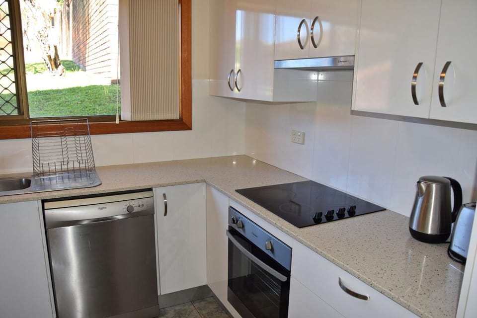 Seaview Townhouse 3 - Bring your own linen. House in South West Rocks