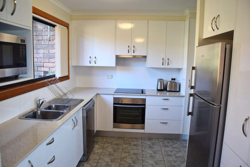 Seaview Townhouse 3 - Bring your own linen. House in South West Rocks