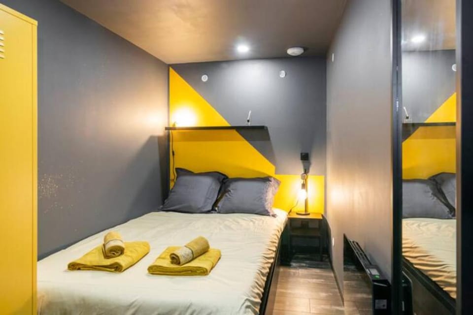 Black & y'hello T2 : WIFI/PARKING/ 5' centre-ville Apartment in Angoulême