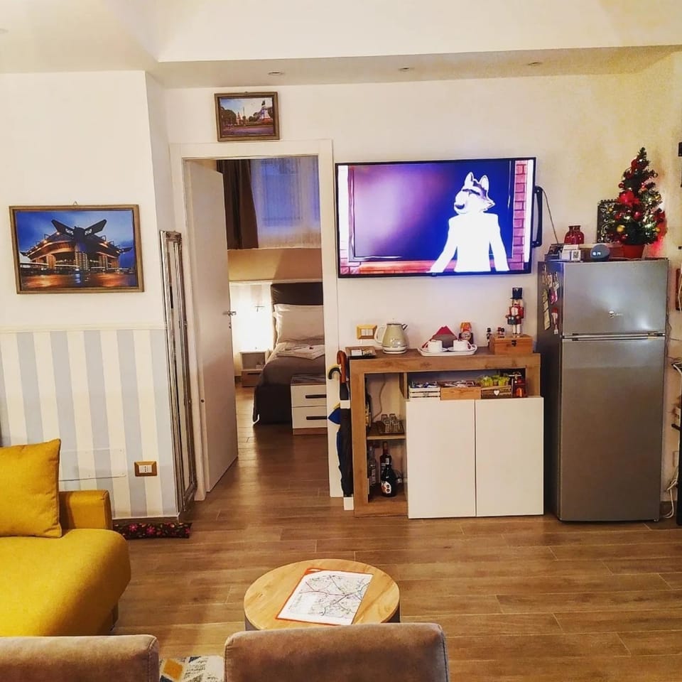 Communal lounge/ TV room, TV and multimedia, Kitchen or kitchenette, Living room, Food and drinks, Seating area, Evening entertainment, Food, minibar, oven