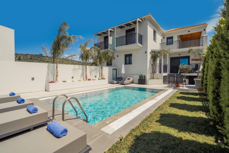 Property building, Facade/entrance, Swimming pool