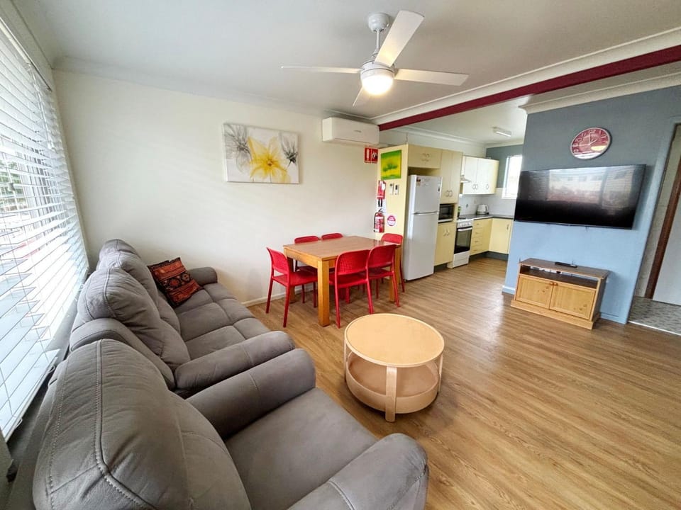 Traveller's Palms 7 - Bring your own linen. Apartment in South West Rocks