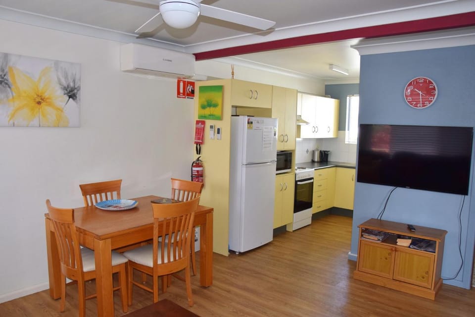 Traveller's Palms 7 - Bring your own linen. Apartment in South West Rocks