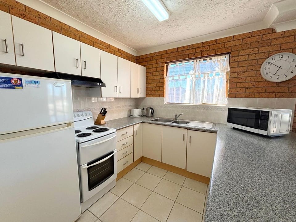 Seacrest Unit 1 - Bring your own linen. Apartment in South West Rocks