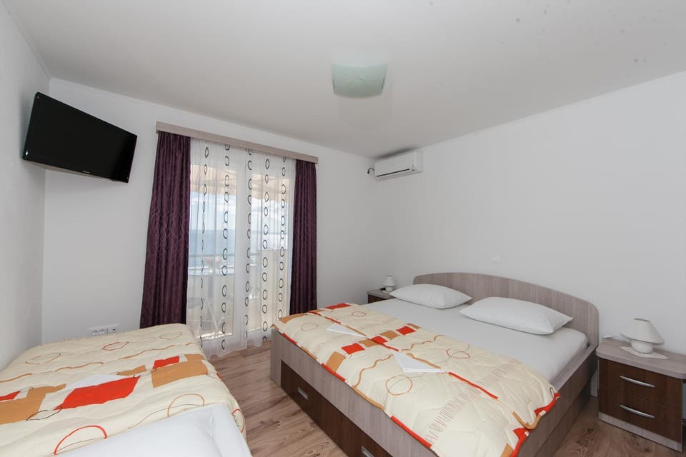 Seafront apartment Maja A3+2 Apartment in Tučepi