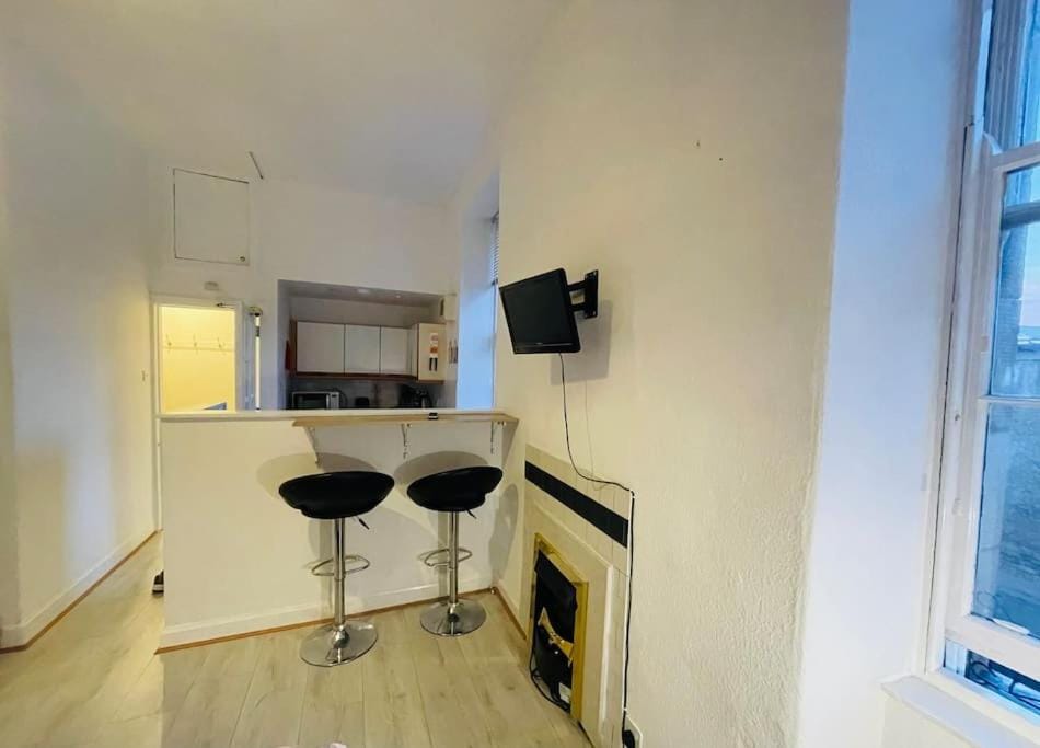City Studio Flat West Toll Cross Apartment in Edinburgh