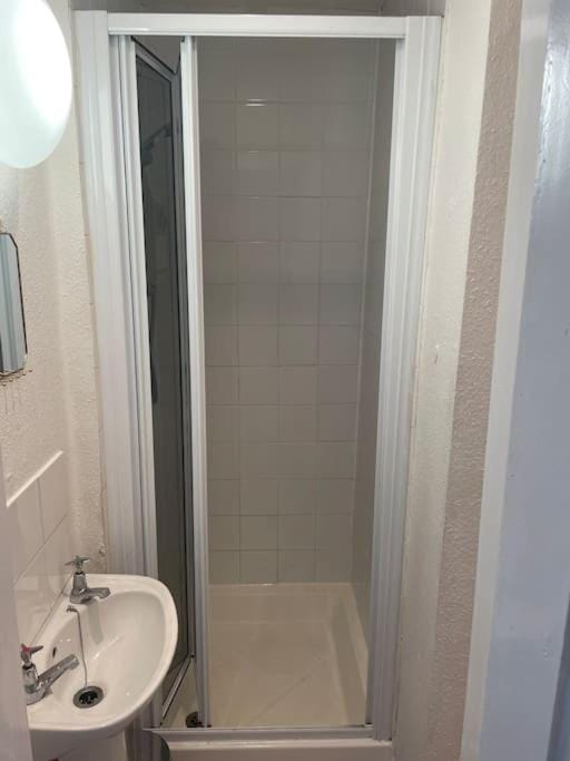 City Studio Flat West Toll Cross Apartment in Edinburgh