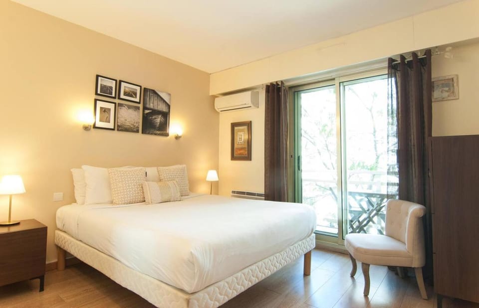 Elegant Apt w/2 Terraces/Mins to Beach & Shops Apartment in Antibes