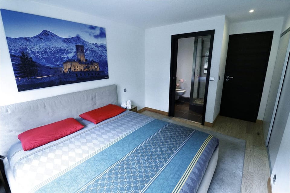 Bathroom, Bedroom