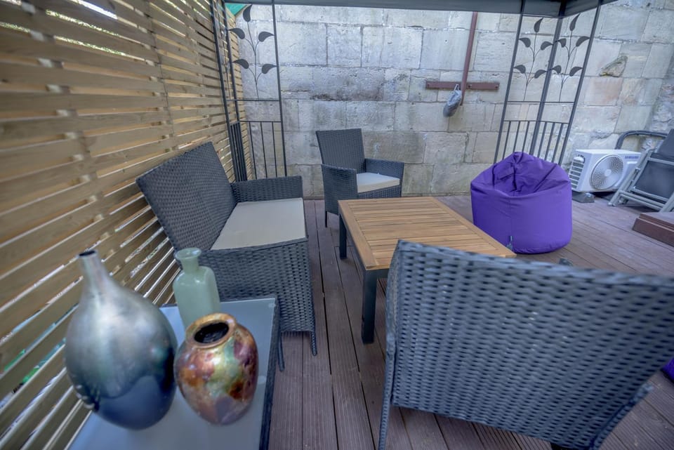 Quirky Vaulted Flat with Terrace Apartment in Bath