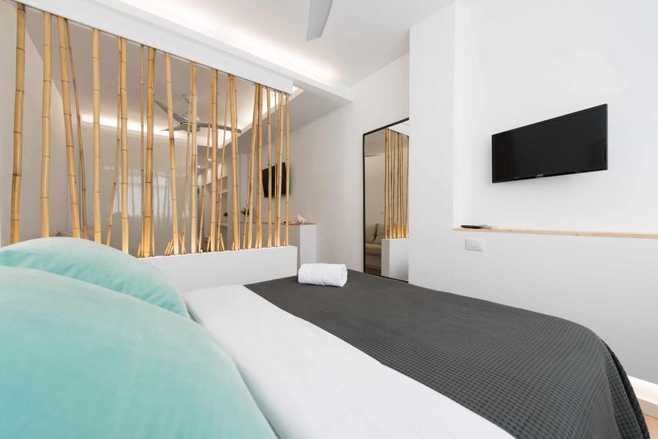 Bed, TV and multimedia