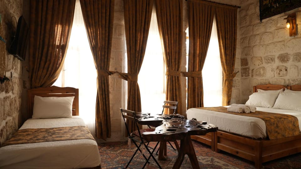 Photo of the whole room, Bedroom, Family