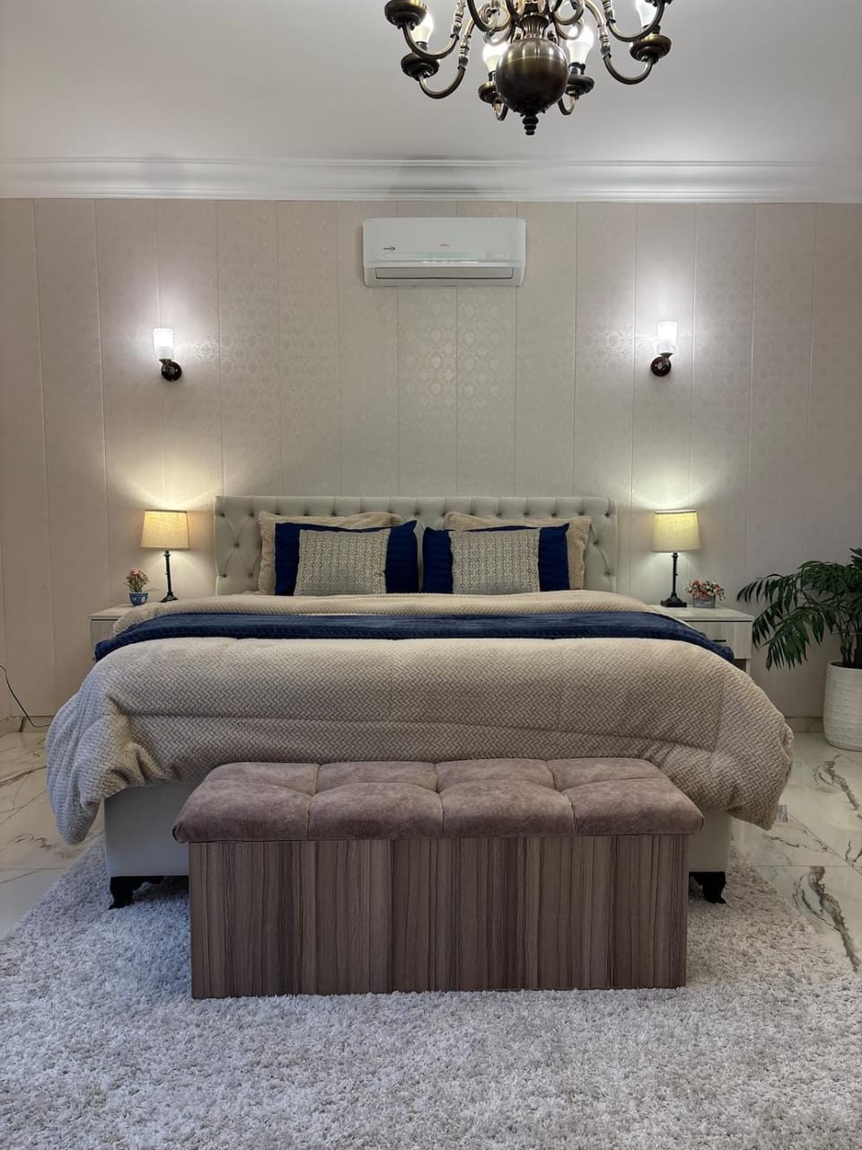 Bed, Photo of the whole room, Bedroom, air conditioner