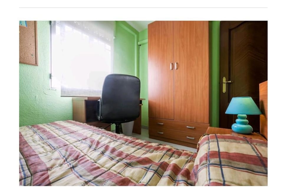 PISO CON BUENA RED WIFFI FIBRA ÓPTICA Alquiler de habitaciones Vacation rental in Seville