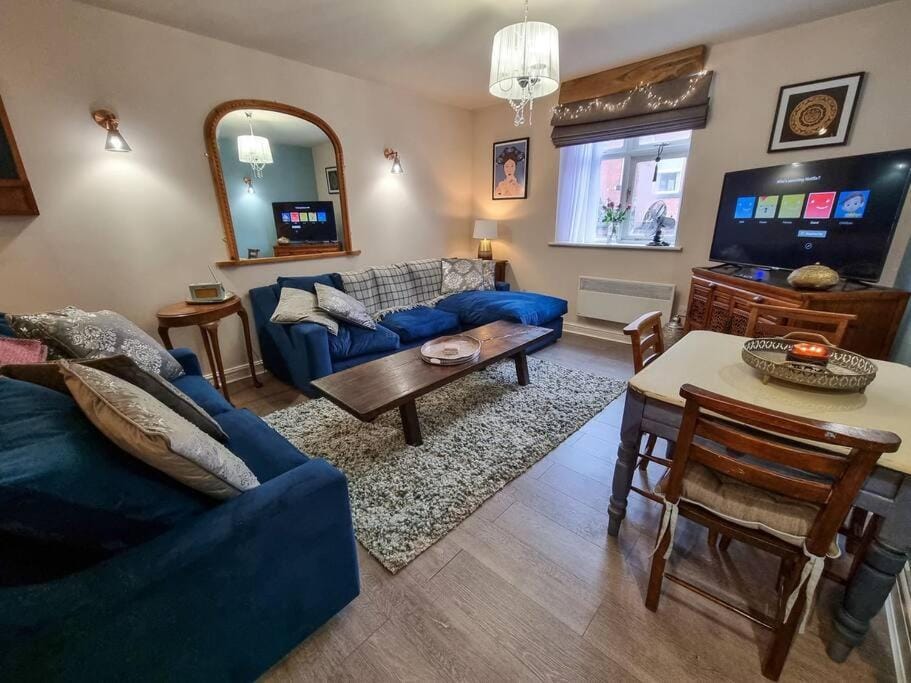 Stunning Luxury Vintage Duplex with Parking House in Prestwich