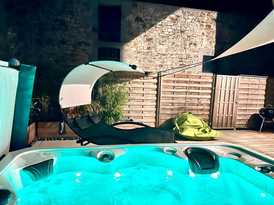 Patio, Hot Tub, Solarium, Spa and wellness centre/facilities, sunbed