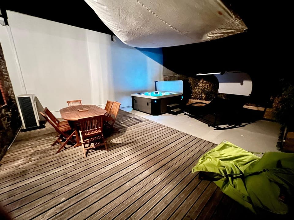 Patio, Hot Tub, Solarium