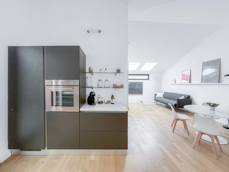Kitchen or kitchenette, Living room, oven