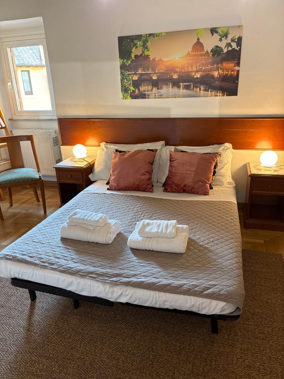 Bed, Photo of the whole room, towels