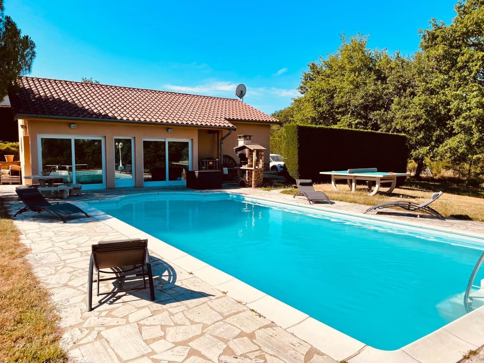 Property building, BBQ facilities, View (from property/room), Pool view, Swimming pool, Swimming pool