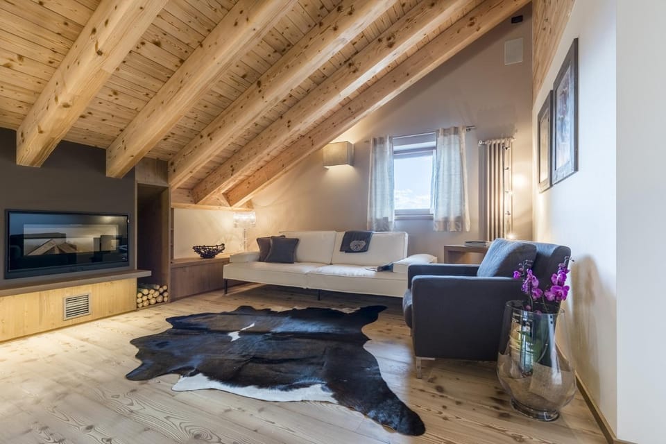 Communal lounge/ TV room, TV and multimedia, Living room, Evening entertainment