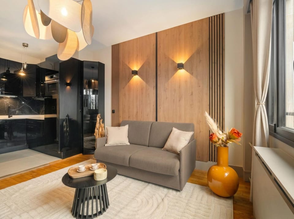 TV and multimedia, Kitchen or kitchenette, Living room, Seating area