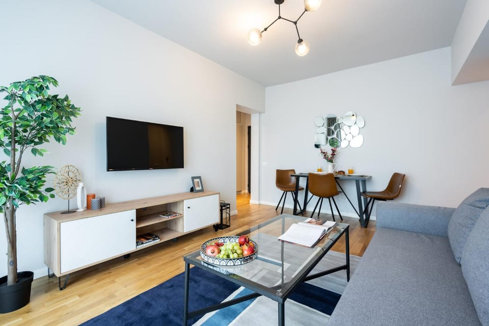 Bright 2BR Flat - Top Location - Green Views Apartment in Bucharest