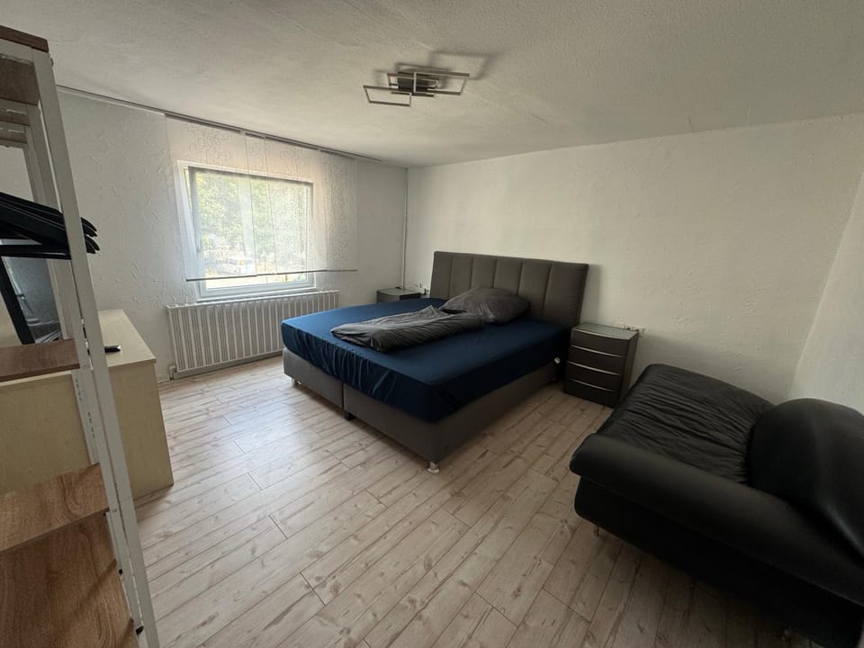 Gästehaus mit 5 separaten Schlafzimmern für 8 Personen , 24 h check in Apartment in Aalen