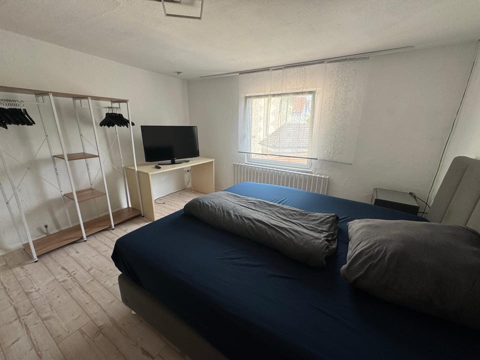 Gästehaus mit 5 separaten Schlafzimmern für 8 Personen , 24 h check in Apartment in Aalen