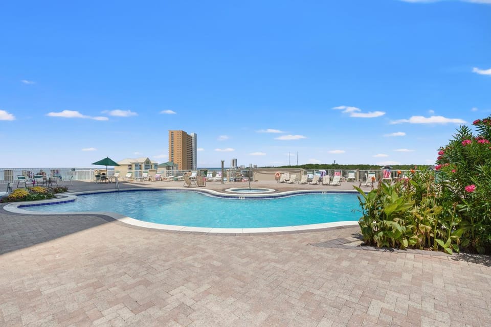 Day, Balcony/Terrace, City view, Pool view, Swimming pool, sunbed