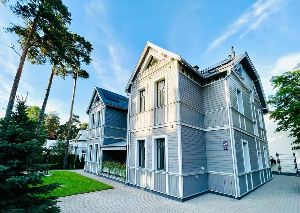 Property building, Day, Garden, Garden view