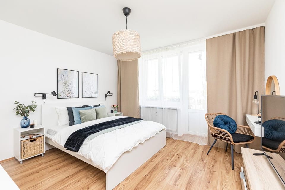 Bed, Other, Other, Other, Photo of the whole room, Seating area, Bedroom, towels, towels