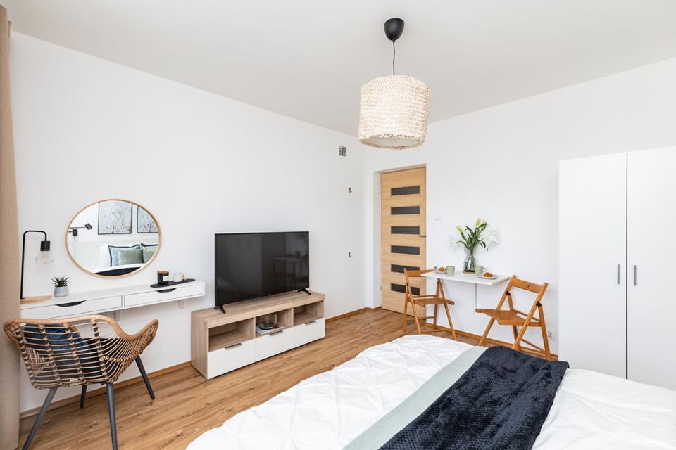 Bed, TV and multimedia, Living room, Other, Other, Other, Photo of the whole room, Seating area, Dining area, Evening entertainment, Bedroom