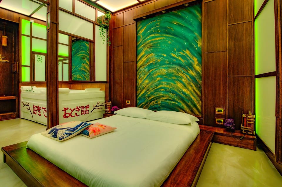Hot Tub, Bedroom