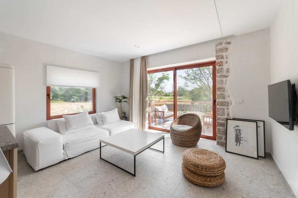Communal lounge/ TV room, Living room, Seating area