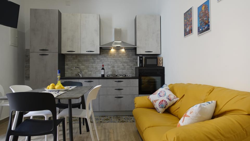 Kitchen or kitchenette, Living room, Dining area