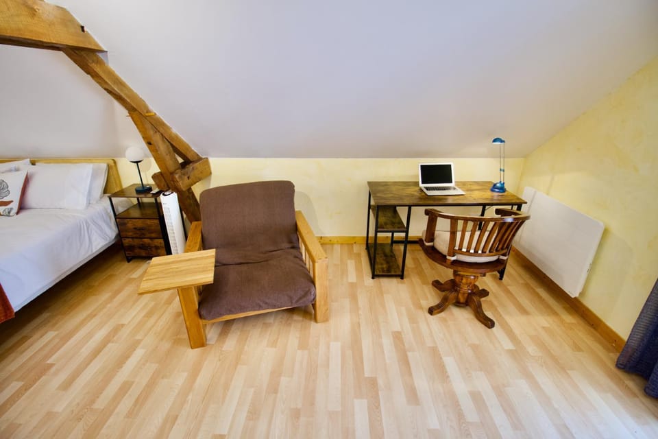 Bed, TV and multimedia, Living room, Bedroom