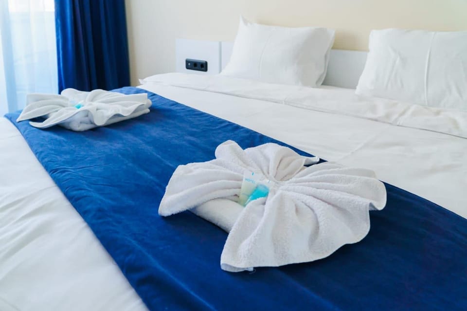 Bed, Photo of the whole room, Bedroom, towels