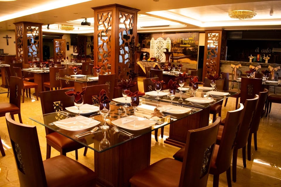 Restaurant/places to eat, Lounge or bar