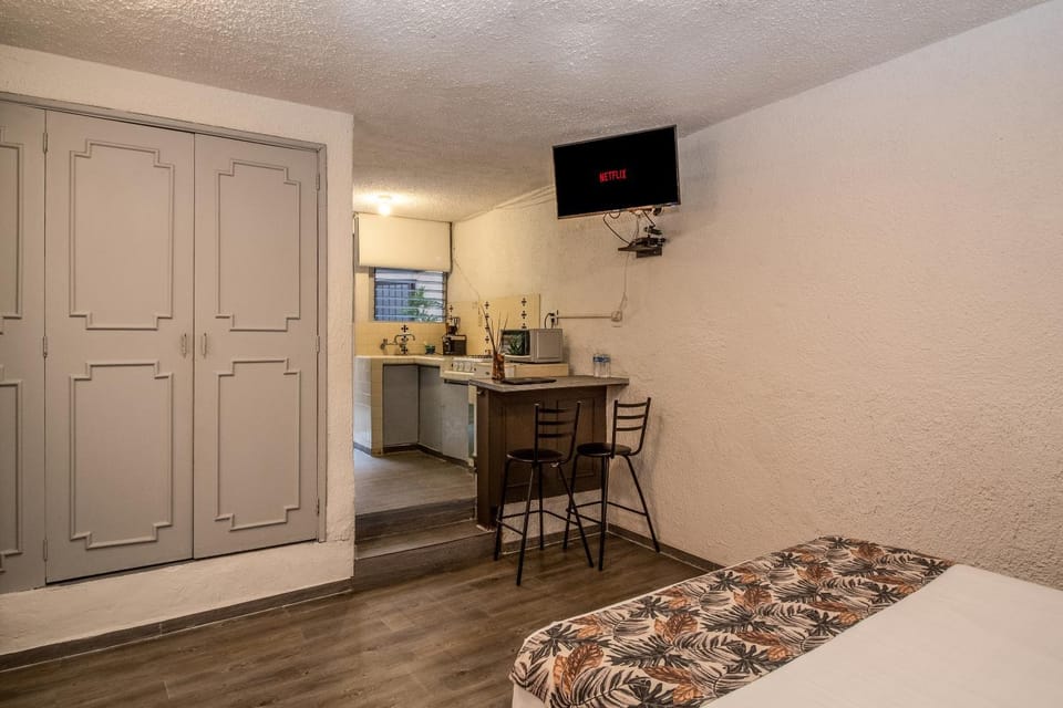 Bed, TV and multimedia, Area and facilities, wardrobe