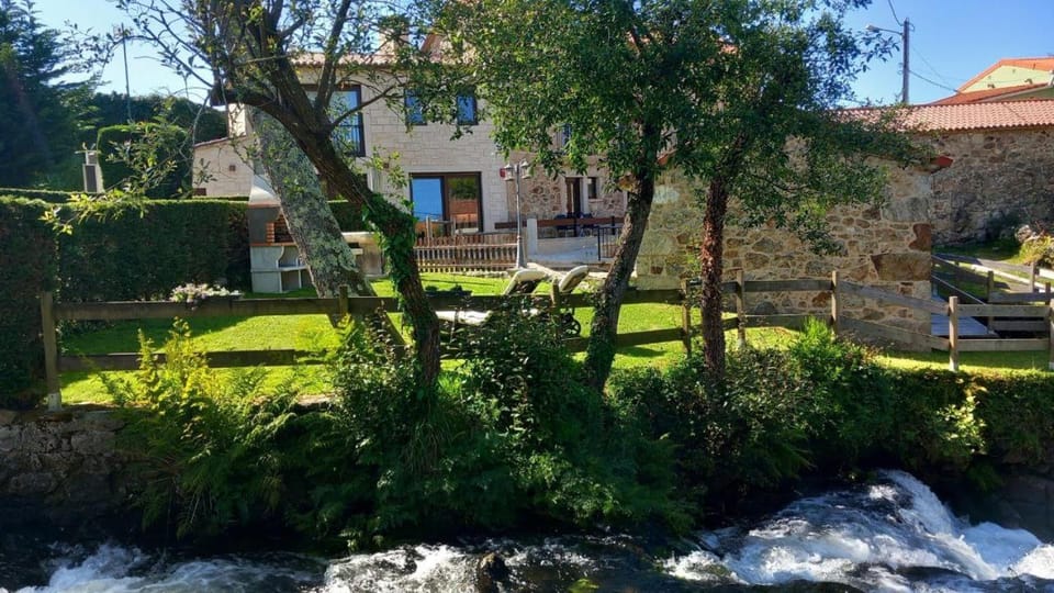 Property building, Spring, Day, Natural landscape, Garden, Garden view