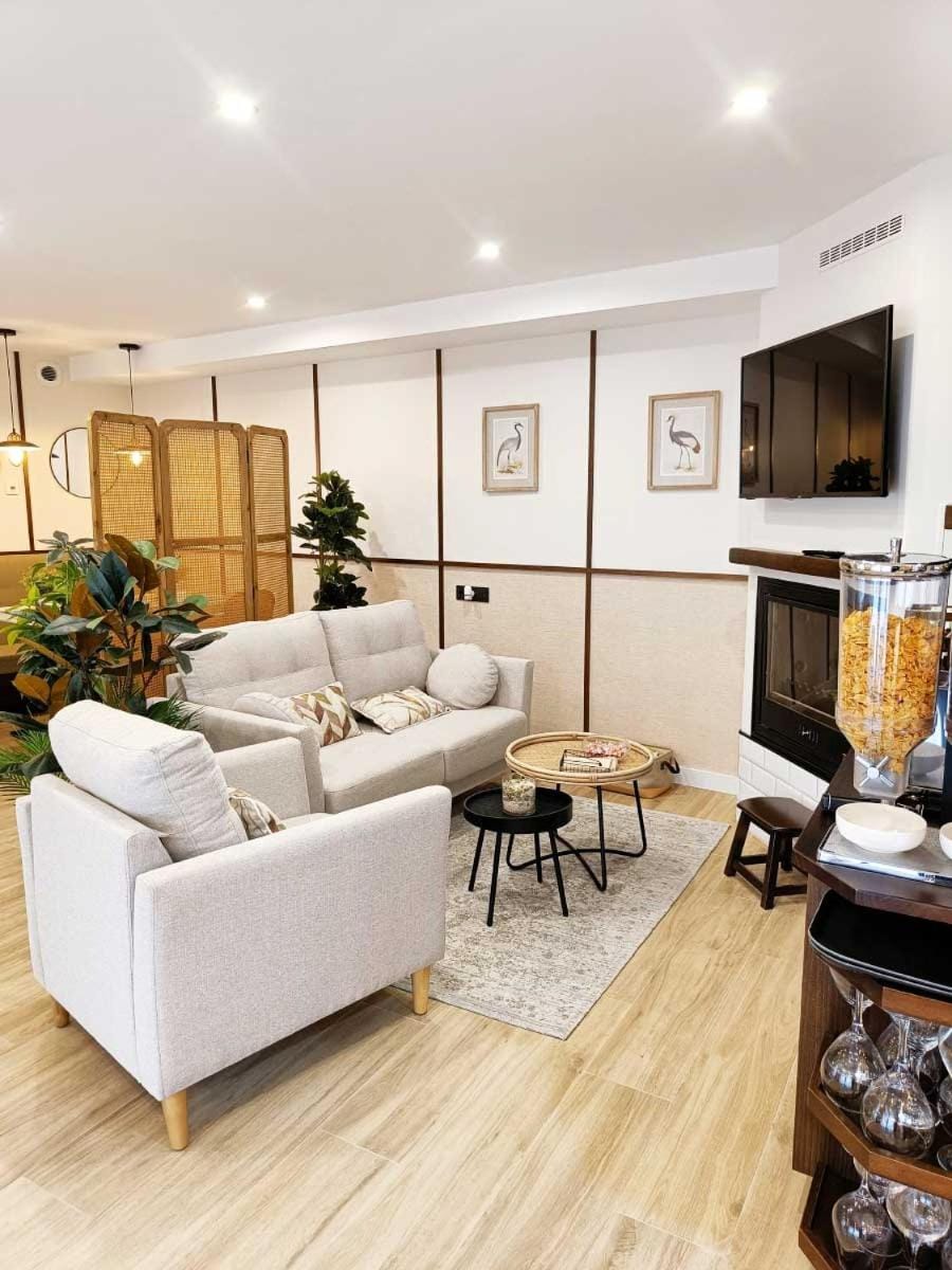 Communal lounge/ TV room, Living room, Seating area, Evening entertainment