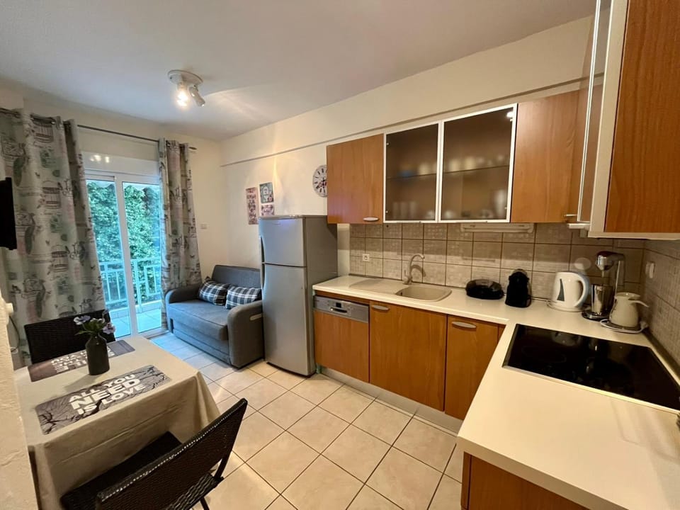 Kitchen or kitchenette, Seating area