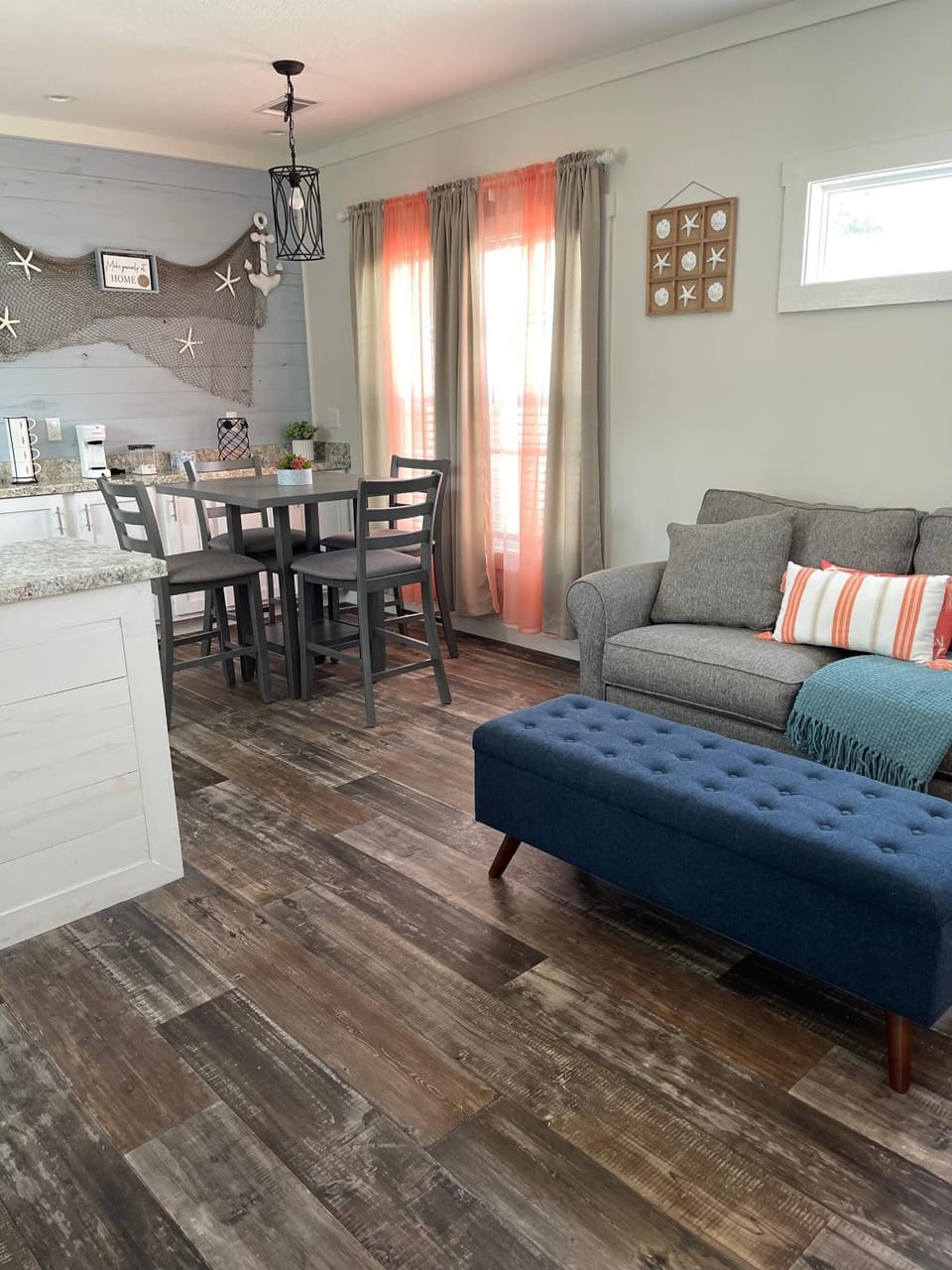 Kitchen or kitchenette, Living room